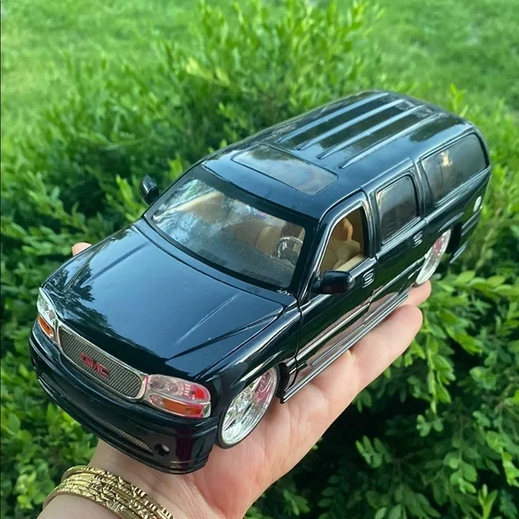 ミニカー DUBCITY 2002 GMC YUKON DENARI DUB Jada Toy Diecast DUB City Black 2002 GMC Yukon Denali(300